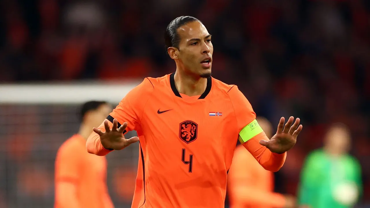 لقد فقدوا صوابهم تمامًا” – محلل هولندي يدافع عن فيرجيل فان دايك في مواجهة الانتقادات التي تصفه بـ”المتكبر